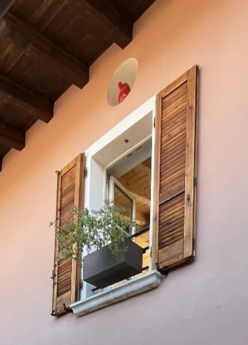 La Piccola Casa Al Lago - Intera Casa Con 3 Camere E 2 Box Salo Exterior photo